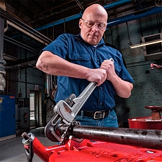 Эксплуатация алюминиевых прямых трубных ключей 12" Ridgid Aluminum Heavy Duty 812